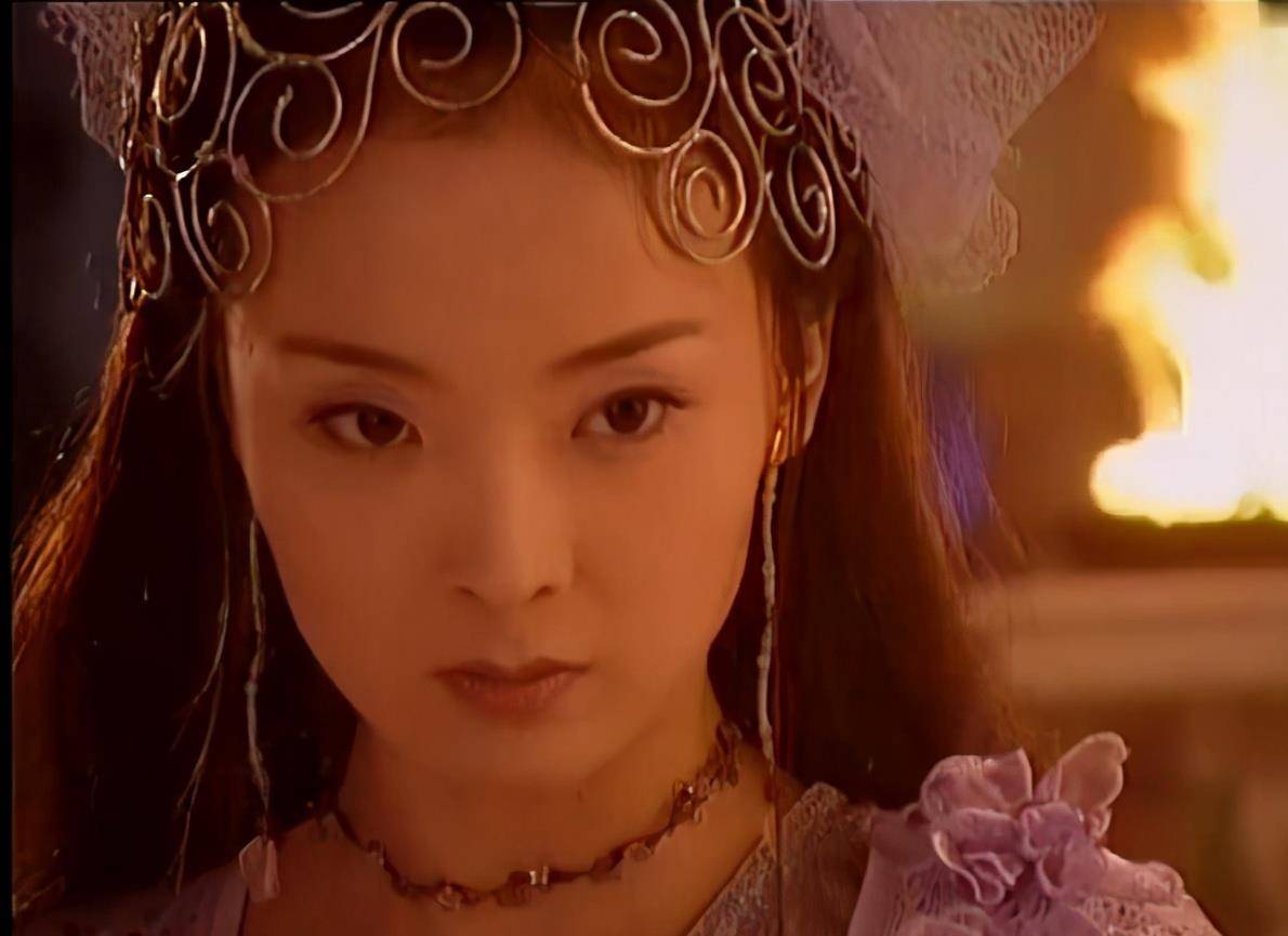 因为|十大绝美反派女boss,黑化不靠烟熏妆,又飒又坏就问你怕不怕