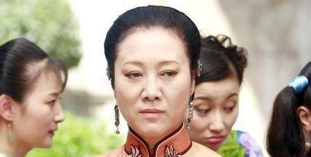 演艺事业 65岁王丽云与女儿罕同框！戴超大金耳环化浓妆，被网友夸赞似天仙