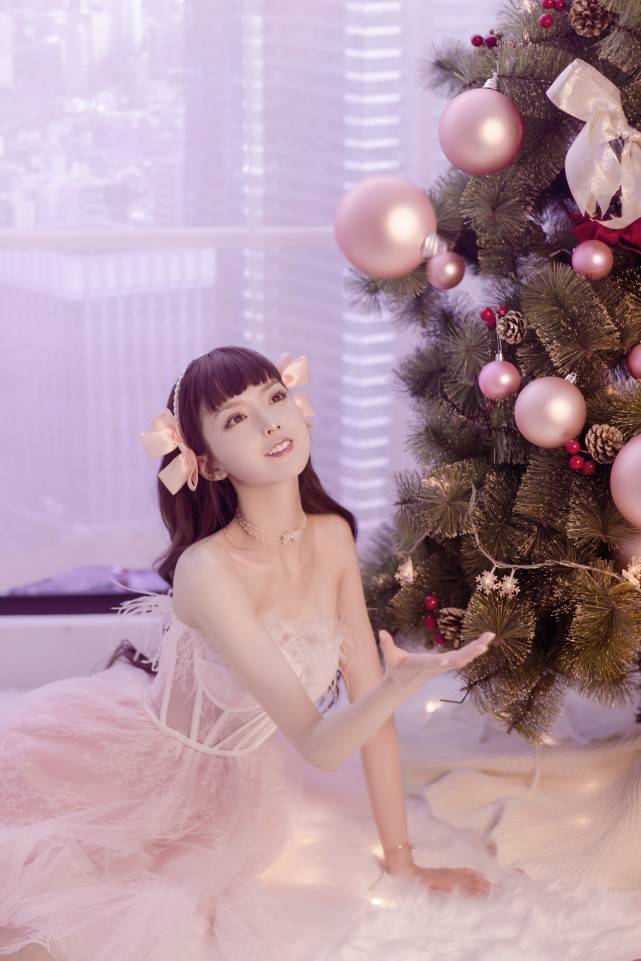 叶熙祺绝美圣诞写真曝光依然纸片人