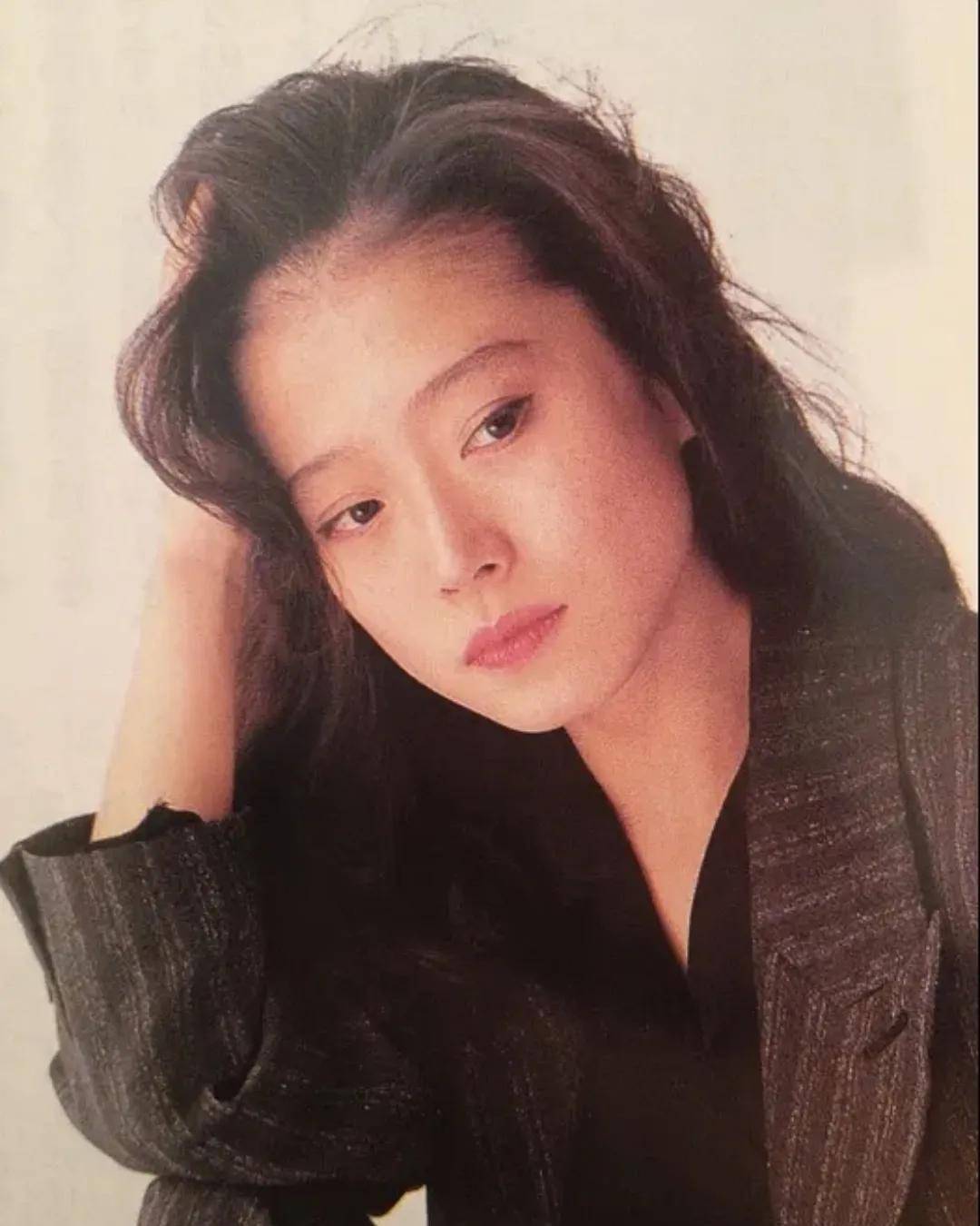日本至纯女神中森明菜歌坛风靡一时的挡泥板女神