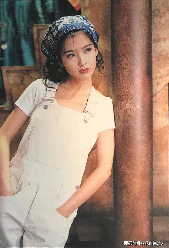 玉女 52岁周慧敏深夜爆照，不愧是“玉女掌门人”，穿“床单”这么好看