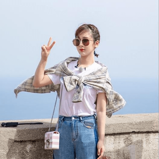 王鸥 春天怎么穿？看看王鸥的格子衬衫+T恤，美翻了全场