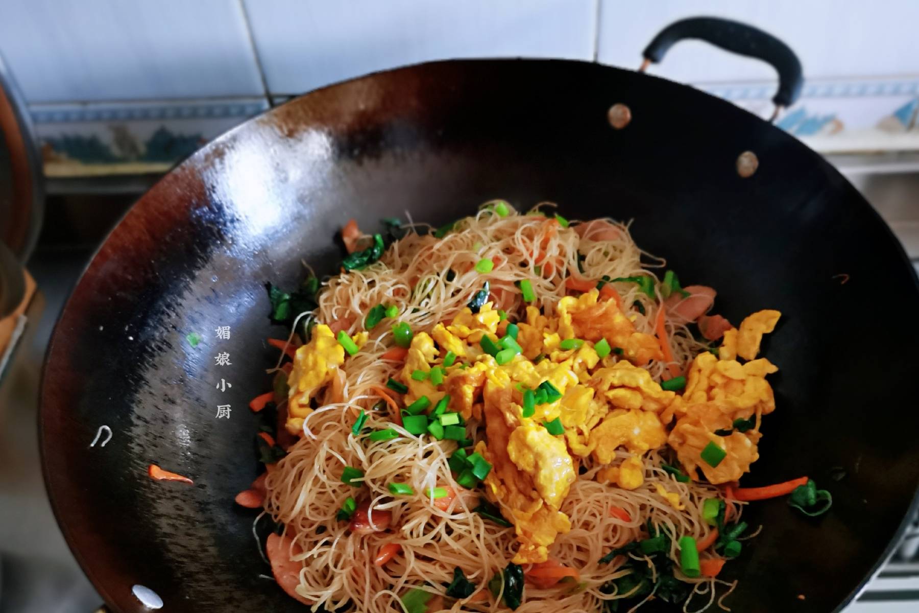 做法|两口子的早餐简单3样，10分钟就做好，饮品温暖，炒米粉有家乡味