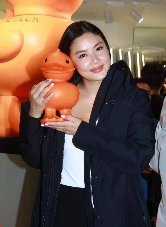 乐基儿参加活动不忘带6个月大的儿子_hunter_网友_lan