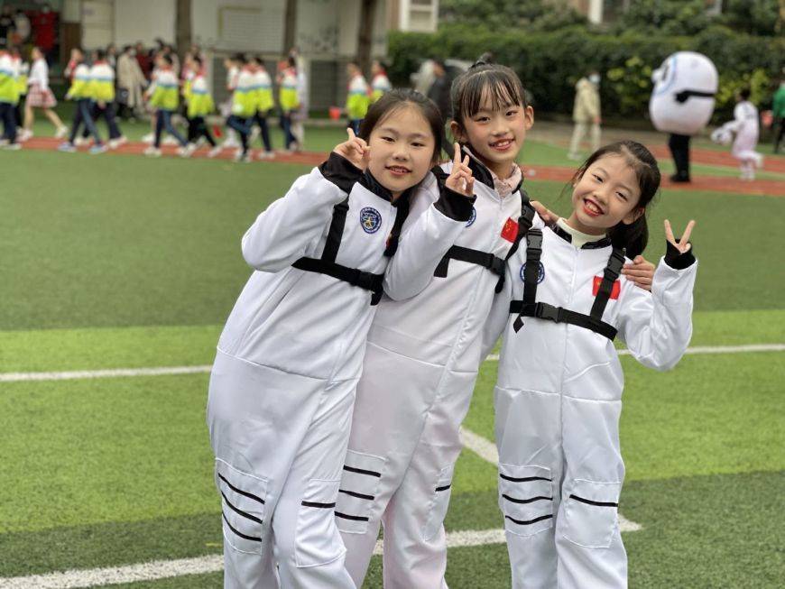 步伐|福州市融侨小学：超萌超酷！体艺节开幕式燃爆