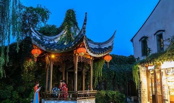 南京藏着一处历史街区，人气不输夫子庙，因地处中华门以东而得名