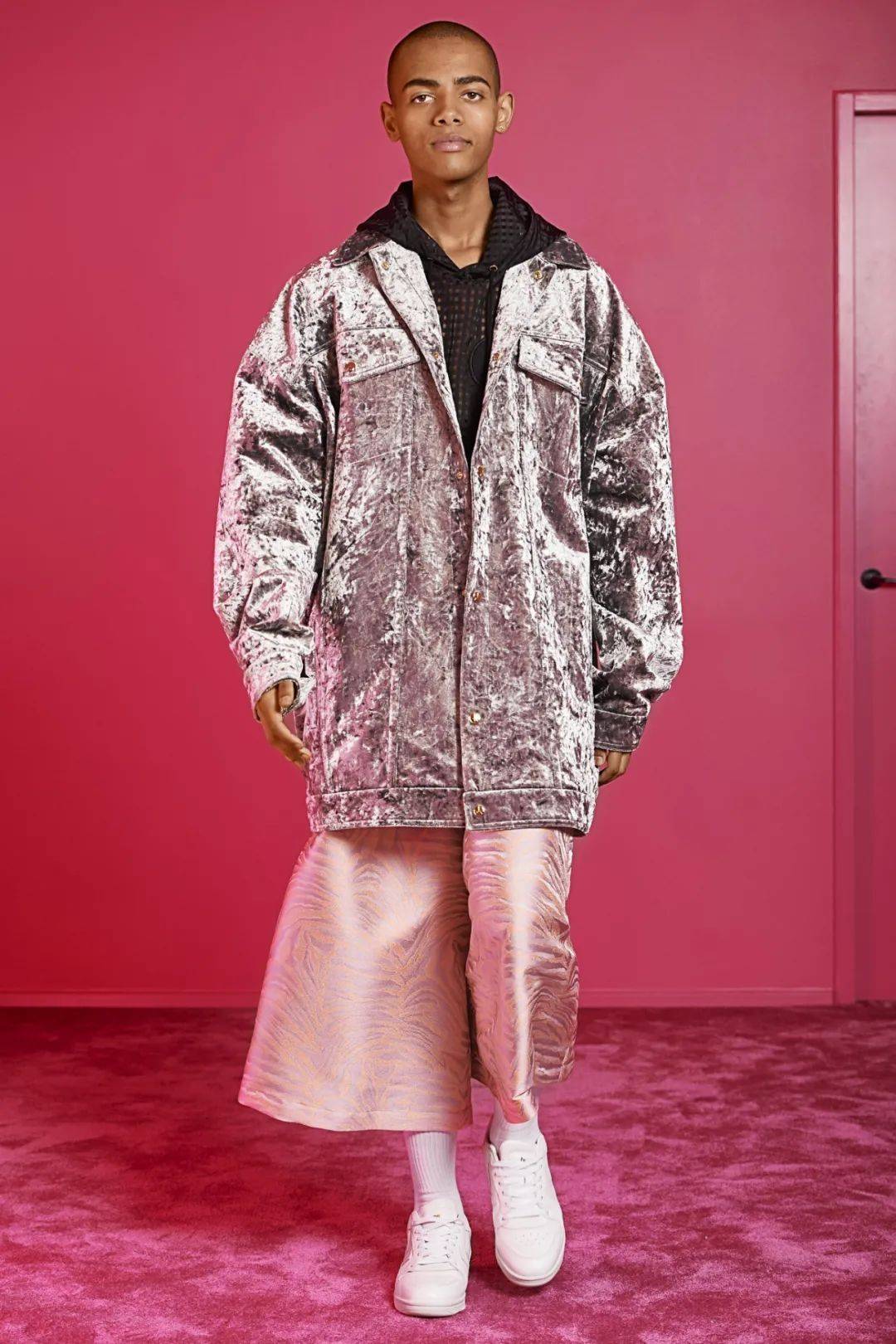 卫衣 Astrid Andersen 2021秋冬，轮廓与奢华上回归本源，时尚欲望的变化