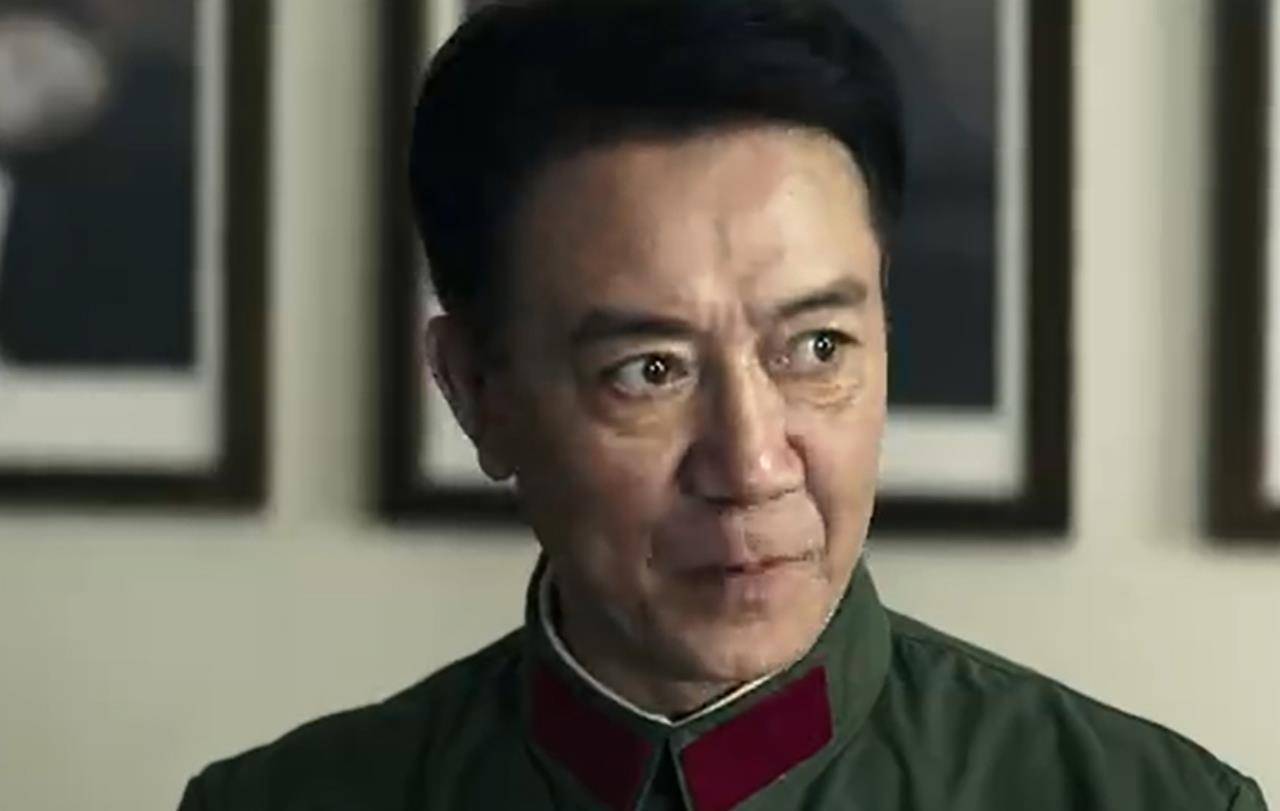 钟楚曦|《王牌部队》开播，角色身份全曝光，演员名单排序巧妙