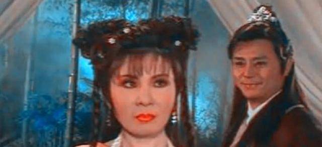 西门|被全网骂了二十多年的西门大妈,与男神演亲密戏,黯然退圈之谜