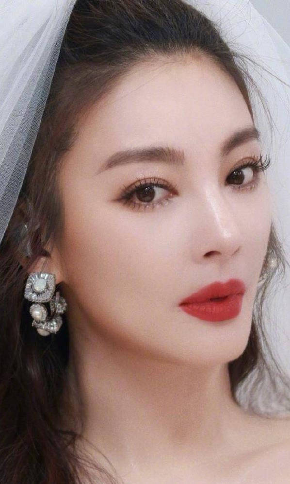 眼睛为什么你一化妆就显老？化妆显嫩的3个妙招，让你又美还高级