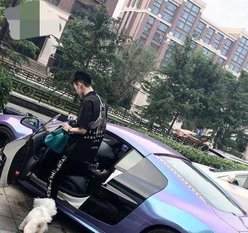 父母入狱,女友嫁人,富二代丁伟如今在开面馆,奶奶却又生病失忆_丁万