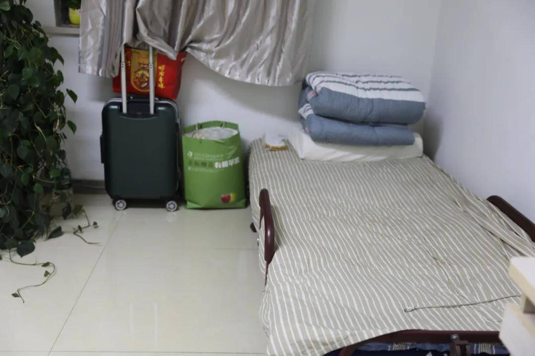 西安建筑科技大学华清学院校领导慰问学院疫情防控一线工作人员