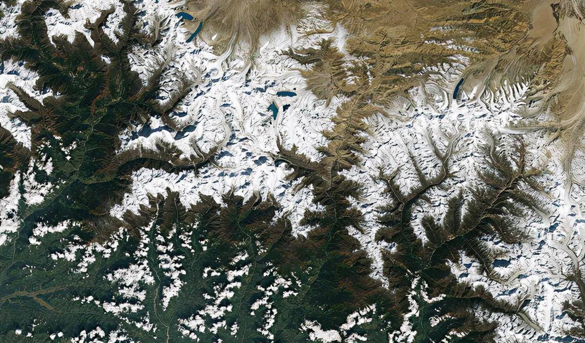 喜马拉雅冰川以“异常速度”融化