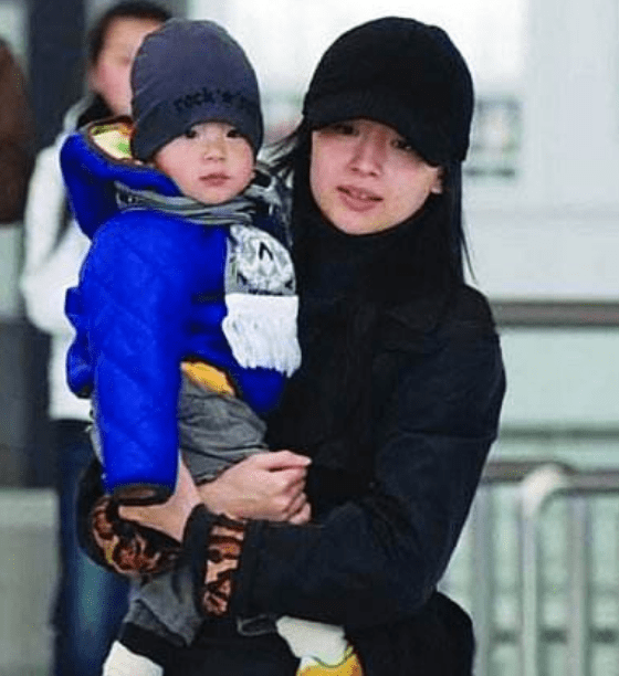 赵丽颖产后3个月身材发福无法复出而杨幂杨颖产后身材纤