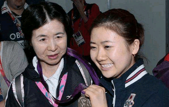 卑微从福原爱妈妈对福原爱离婚的态度就可以看出日本女人的地位