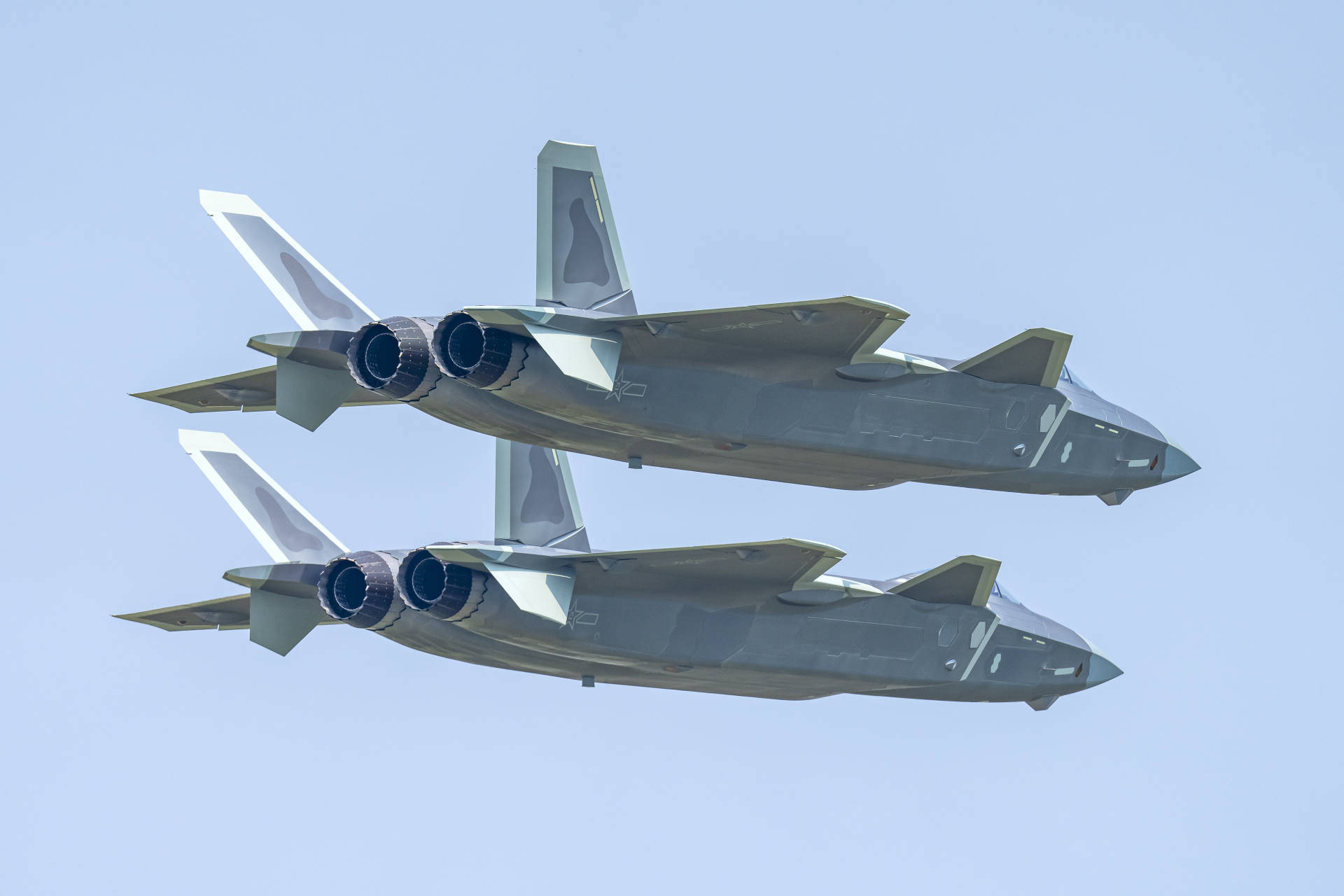 双座型歼20s试飞是教练机还是攻击机简单分析其将扮演的角色