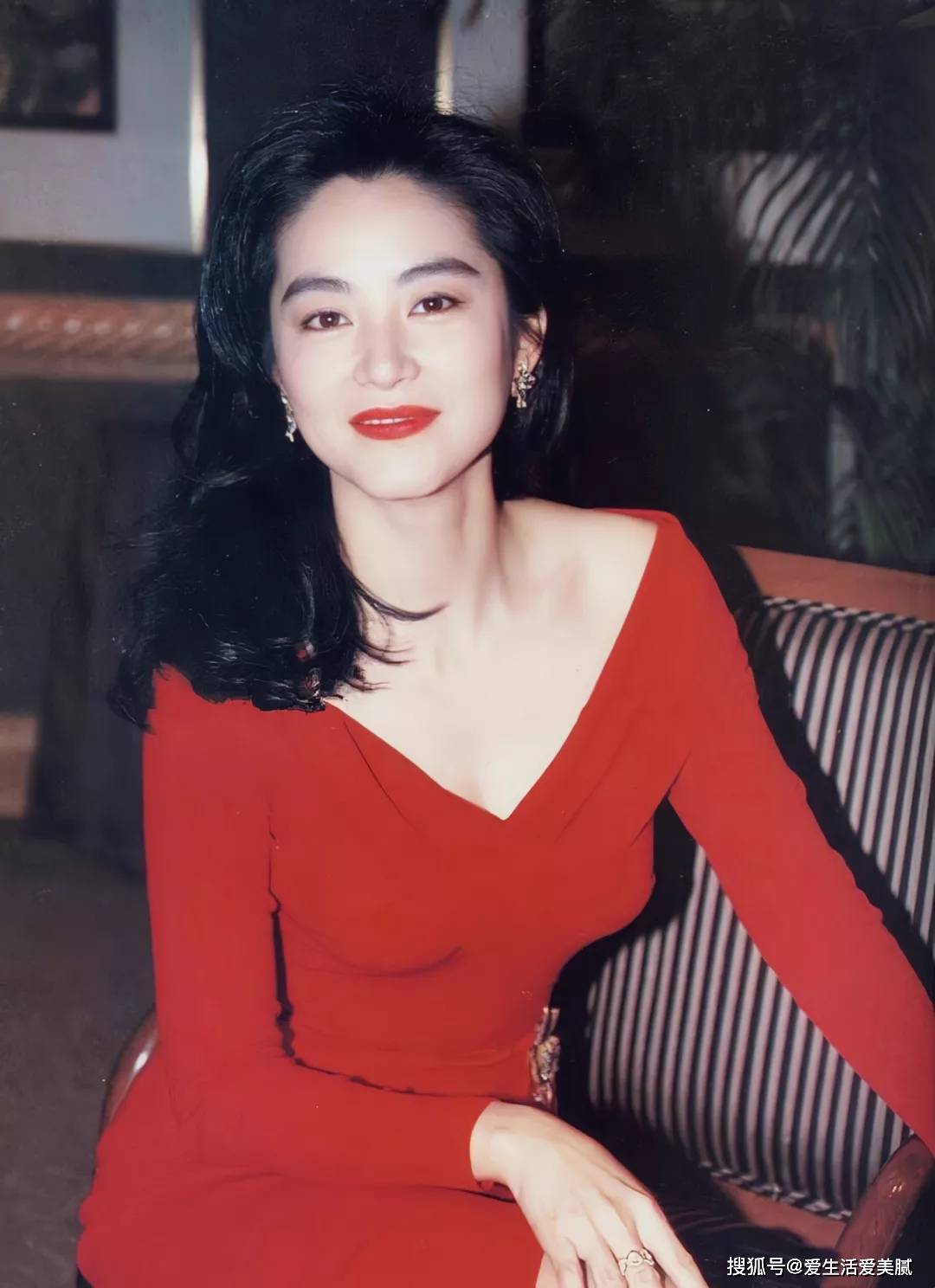 Vuitton嘉宜老师小课堂：一出道就“碰瓷”张柏芝的95年小花凭什么成为新一代内娱颜霸