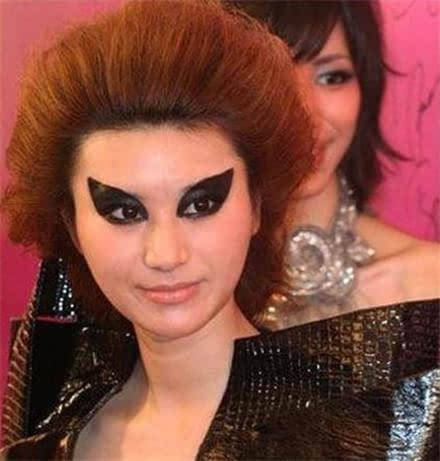 发型头上能干这么多事！女明星奇葩发型数不完，丑拒，但笑得捂不住嘴