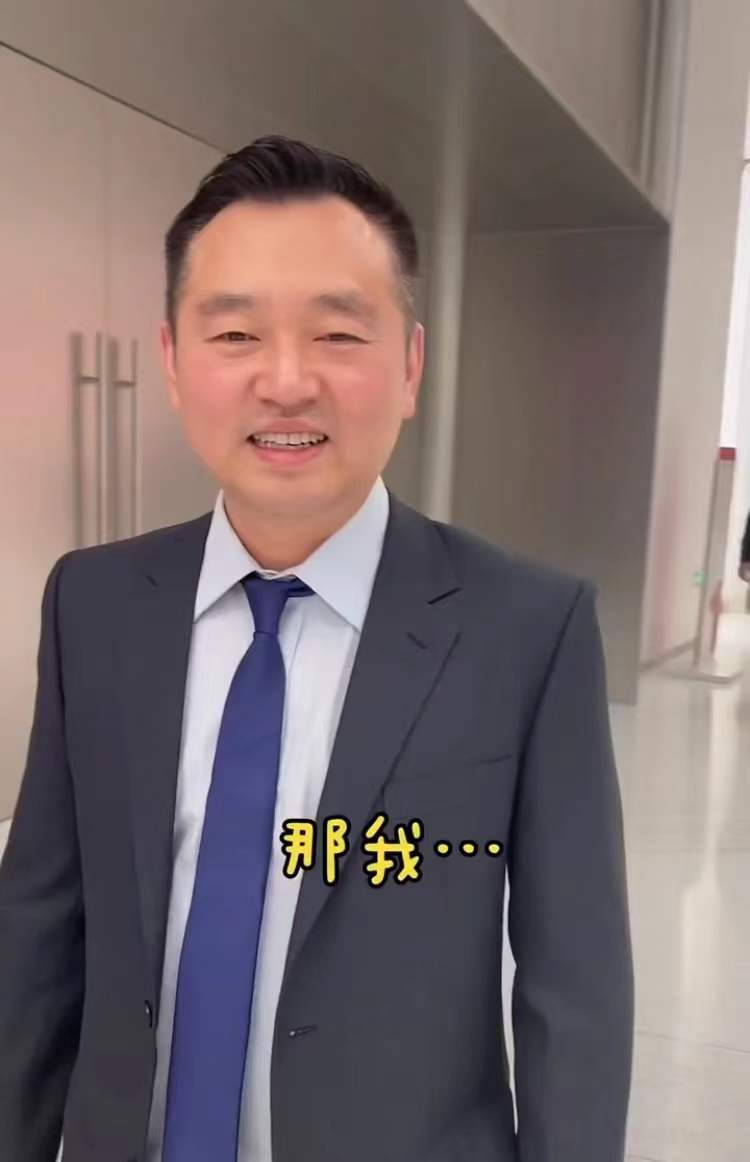 原创孔令辉亮相红光满面举签名照送人发福仍显帅气难回国乒执教