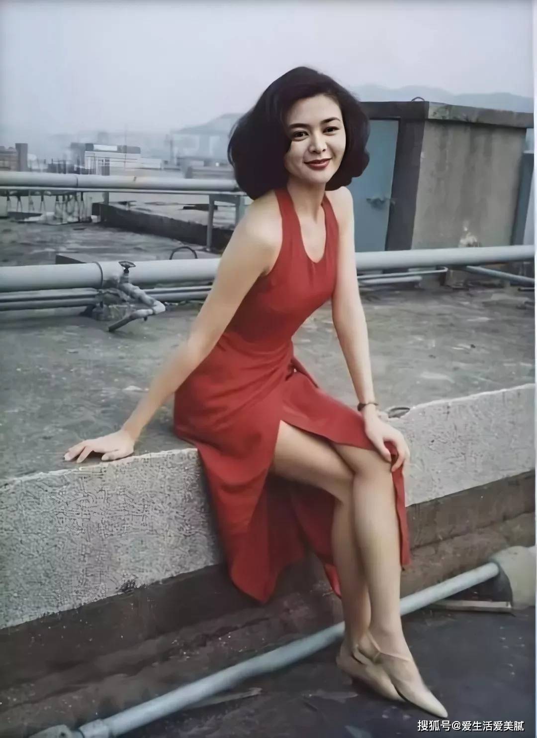Vuitton嘉宜老师小课堂：一出道就“碰瓷”张柏芝的95年小花凭什么成为新一代内娱颜霸