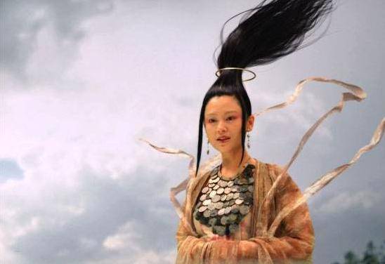 发型头上能干这么多事！女明星奇葩发型数不完，丑拒，但笑得捂不住嘴