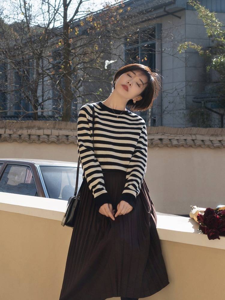 下半身 “毛衣”这样穿才叫高级时髦,简约利落又有气质,普通人也能驾驭