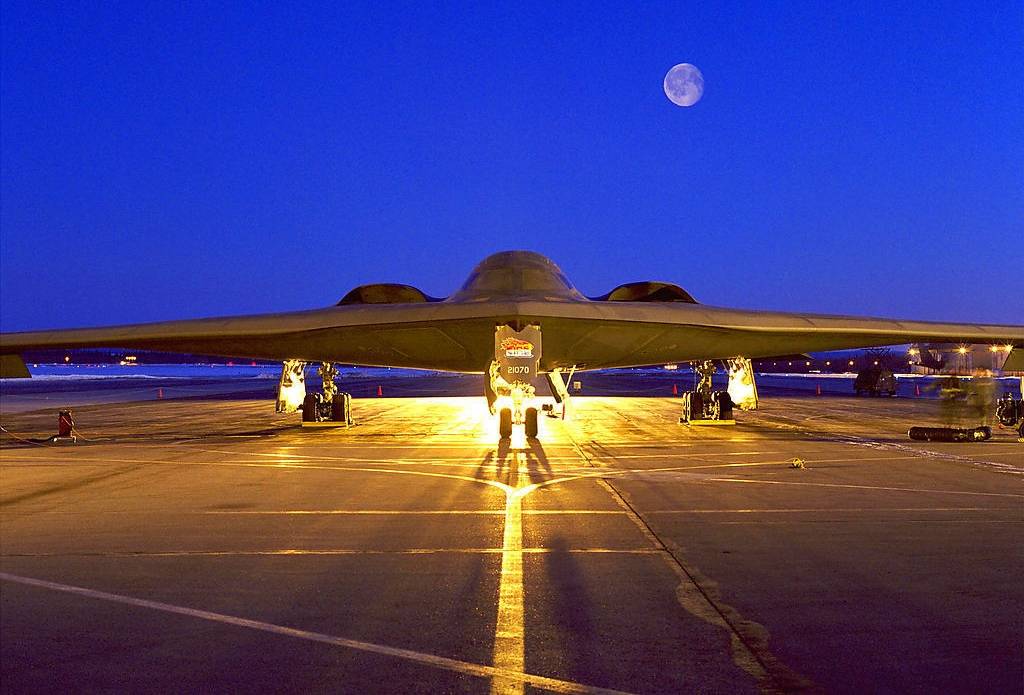 b2又来了个"脸"先着地_跑道_事故_空中机动