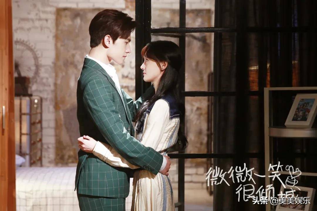 关系|刚见面就确认恋爱关系？忠犬男友实力护女友，他们真甜