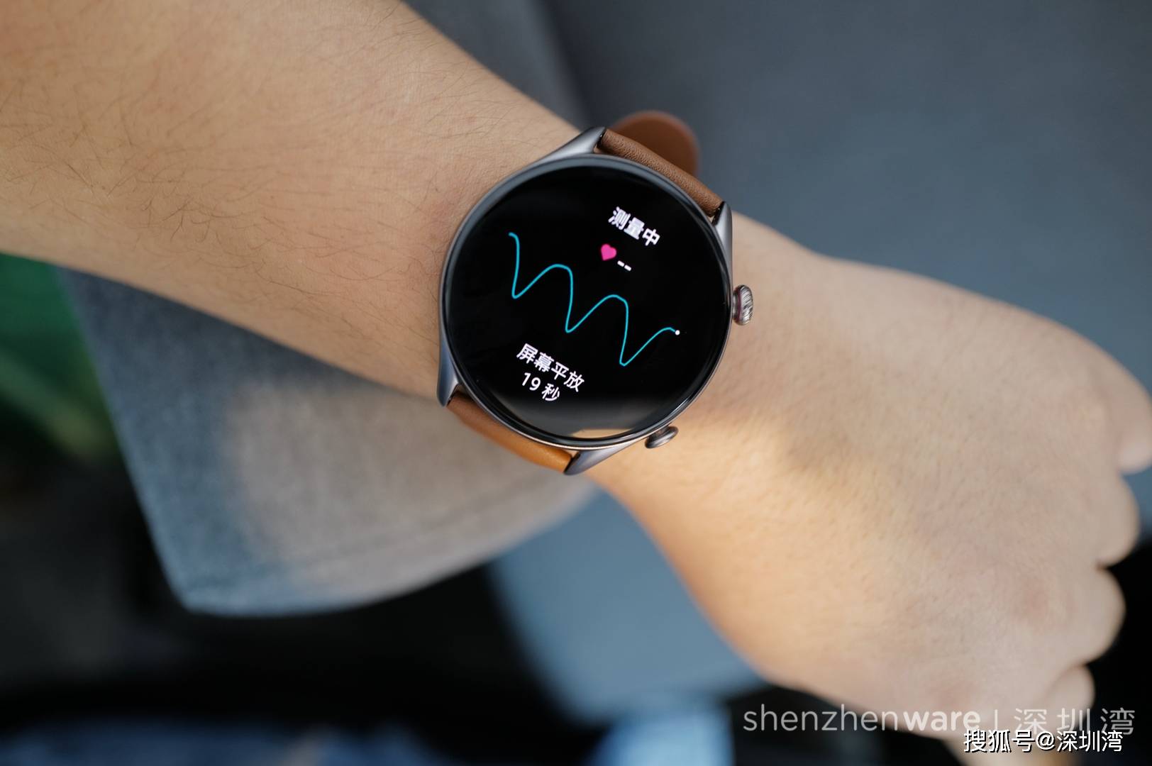 用智能手表量血压,华米向左,华为向右_测量_监测_amazfit