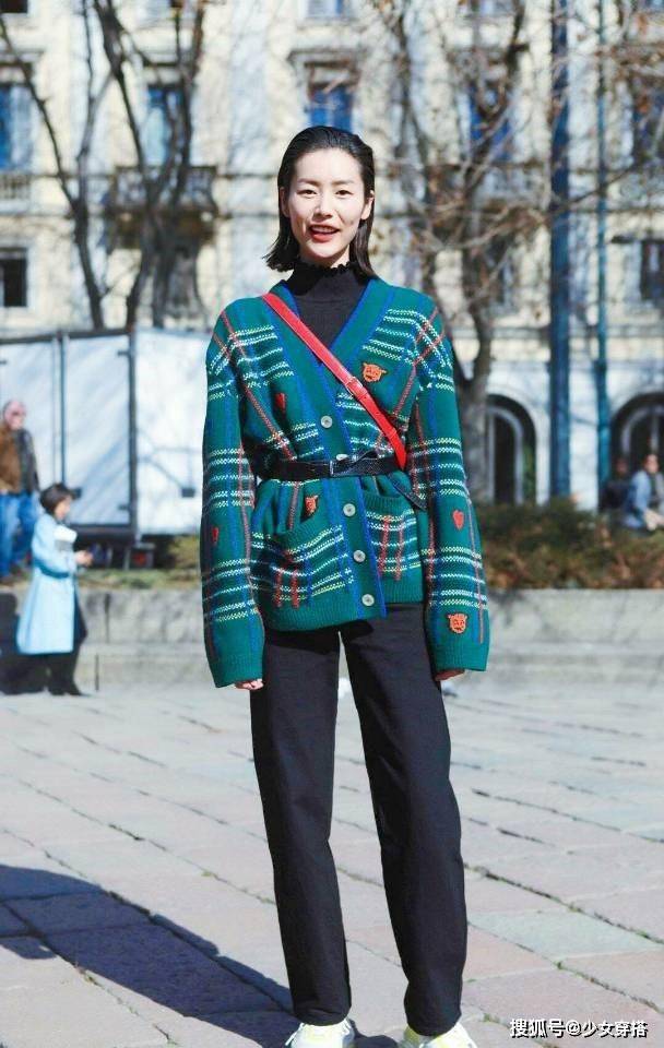 整体 秋冬针织怎样穿得好看,快学学刘雯是如何搭得,让你比别人更惊艳