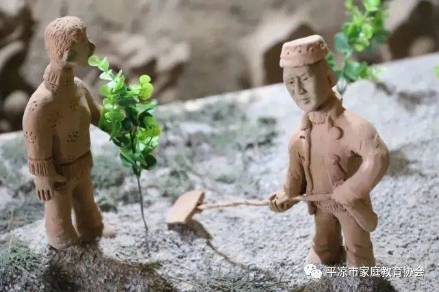 速看!平凉民间艺人刘泉百余件泥巴作品锁住乡愁_马来虎_黄土泥_中华民