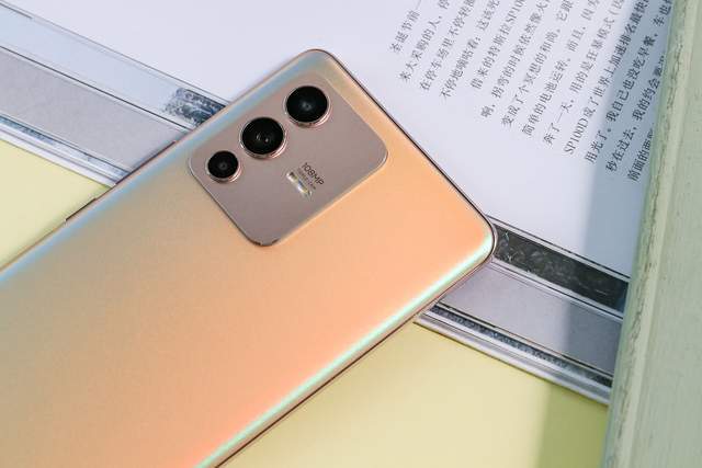 系列|vivo S12 Pro外观有多惊艳？光致变色玩出新境界