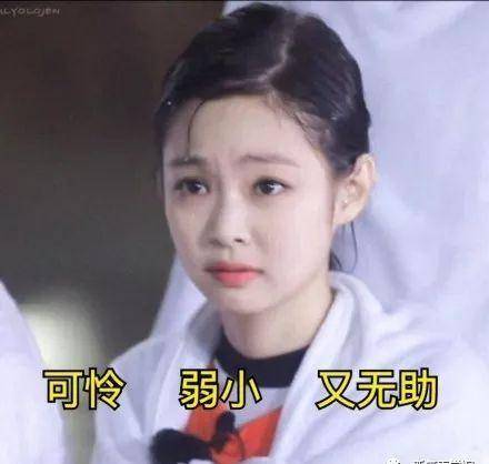 眼睛虽然笑起来嘴大得像要吃人，但她的神颜在一众美人里依然屹立不倒