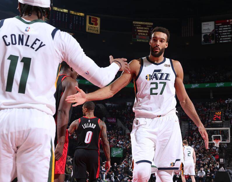 鮑威爾|利拉德32+6卻吞三連??！替補(bǔ)席狂負(fù)爵士38分怎么贏？球迷建議沒錯(cuò)