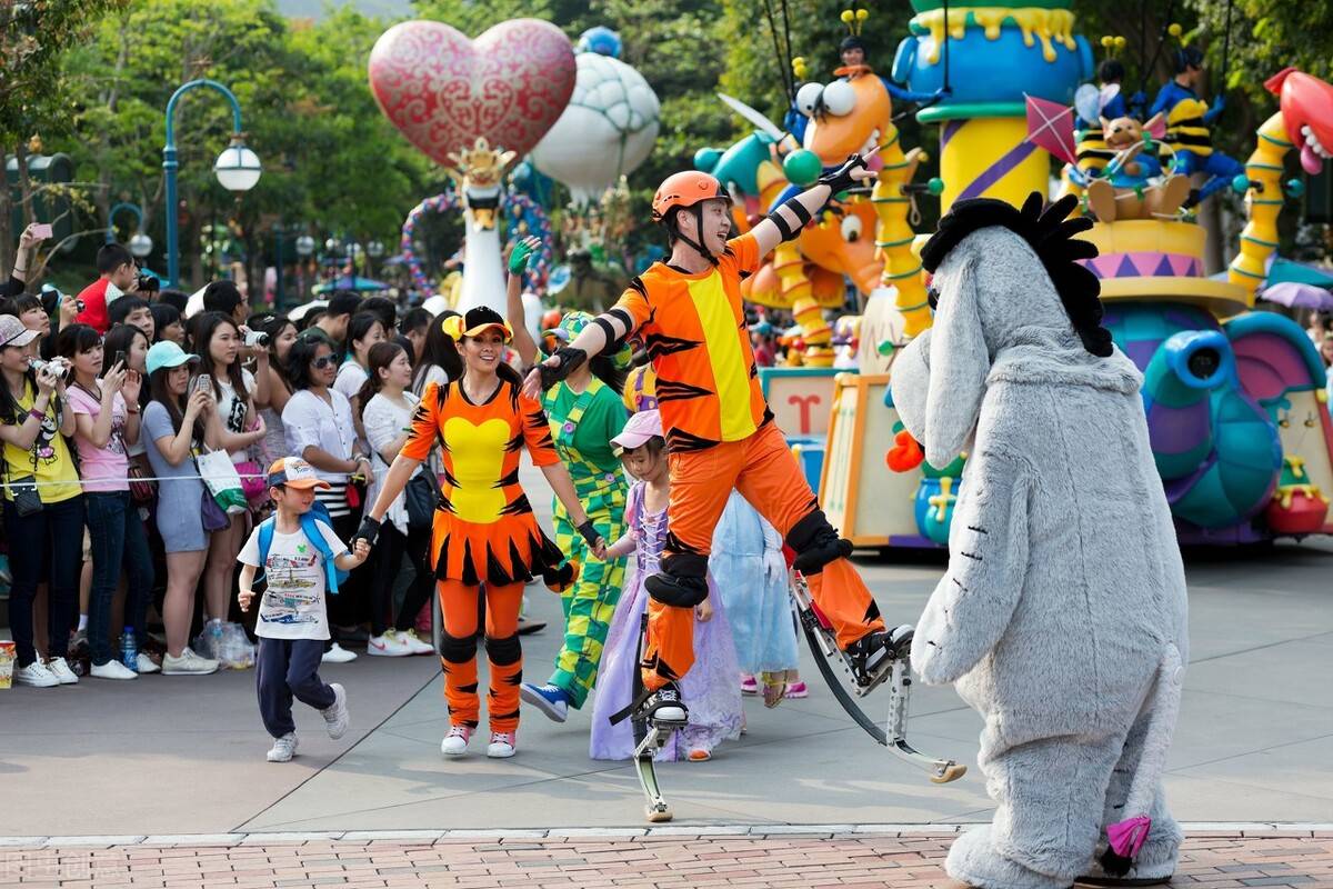 凌晨3点在迪士尼排队买玩偶的人_凌晨3点超5000人迪士尼排队买玩偶
