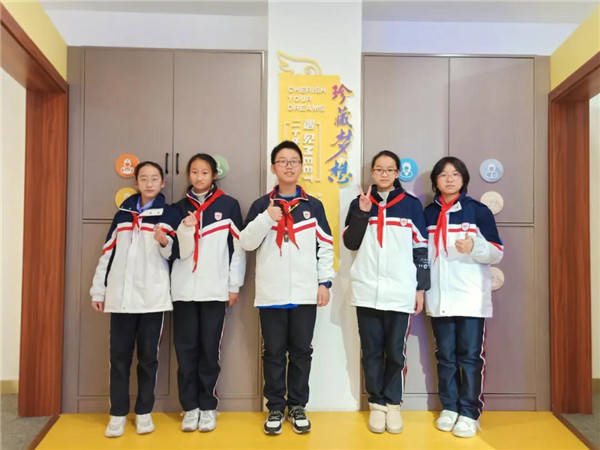 开启梦想珍藏箱北二外成都附中3371名师生遇见二十年后的自己