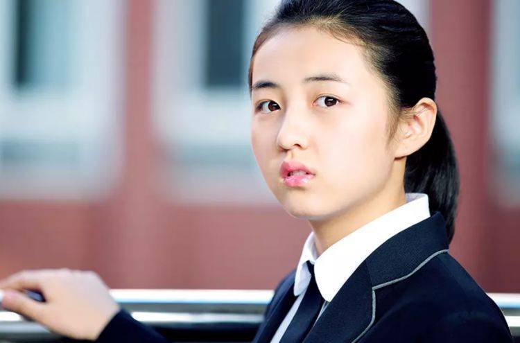 眼睛眼睛不大但很美的女明星，我只服这3位！笑起来太迷人了