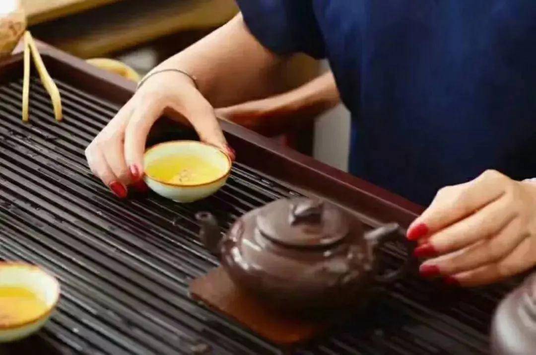 人体喝茶的人，都更年轻，更冻龄！