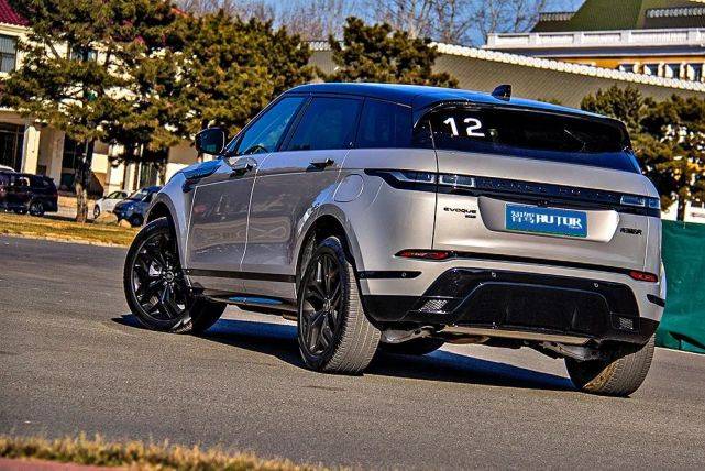 路虎极光l 2024款插电混动版 897fb04e19f843878c387ba321913911.jpeg