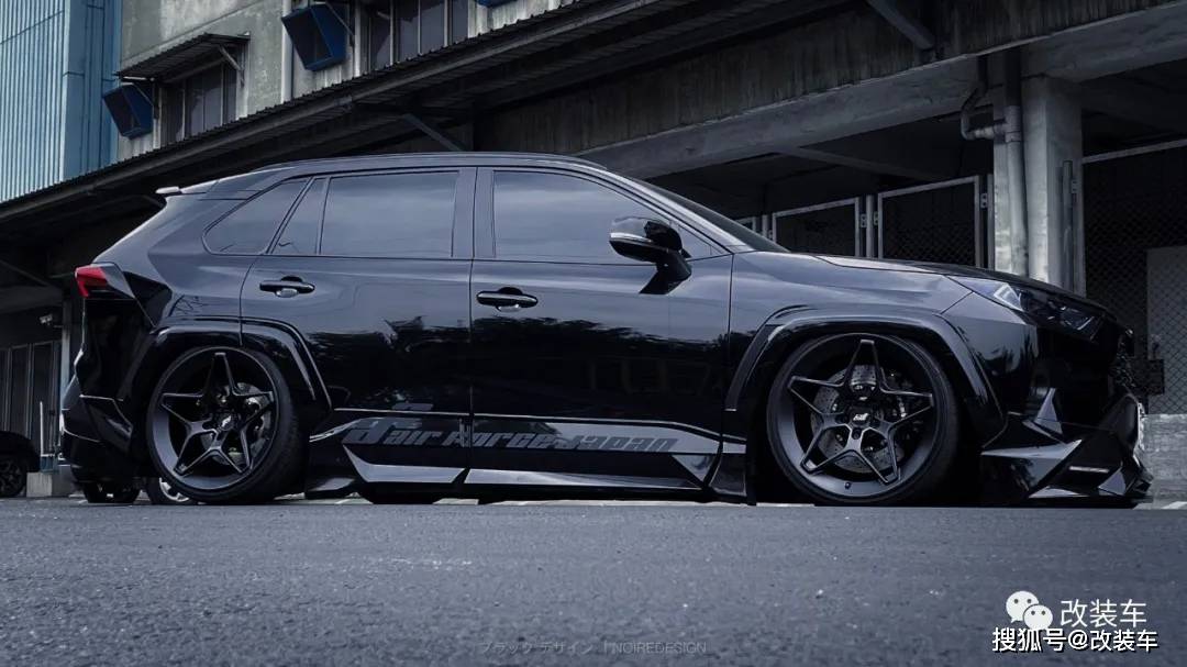 来自宝岛台湾的黑武士丰田rav4硬汉造型玩姿态你们爱不爱