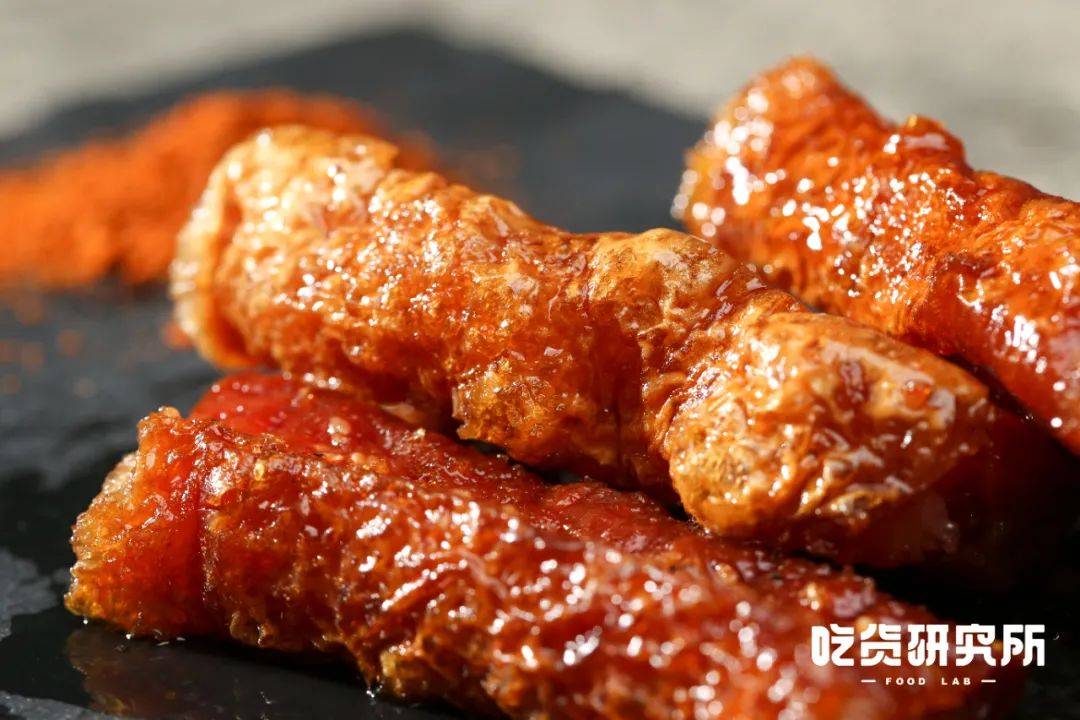 辣椒粉|几千万人对着它口水直流，新晋“街头地霸”脆皮五花肉我吃上了