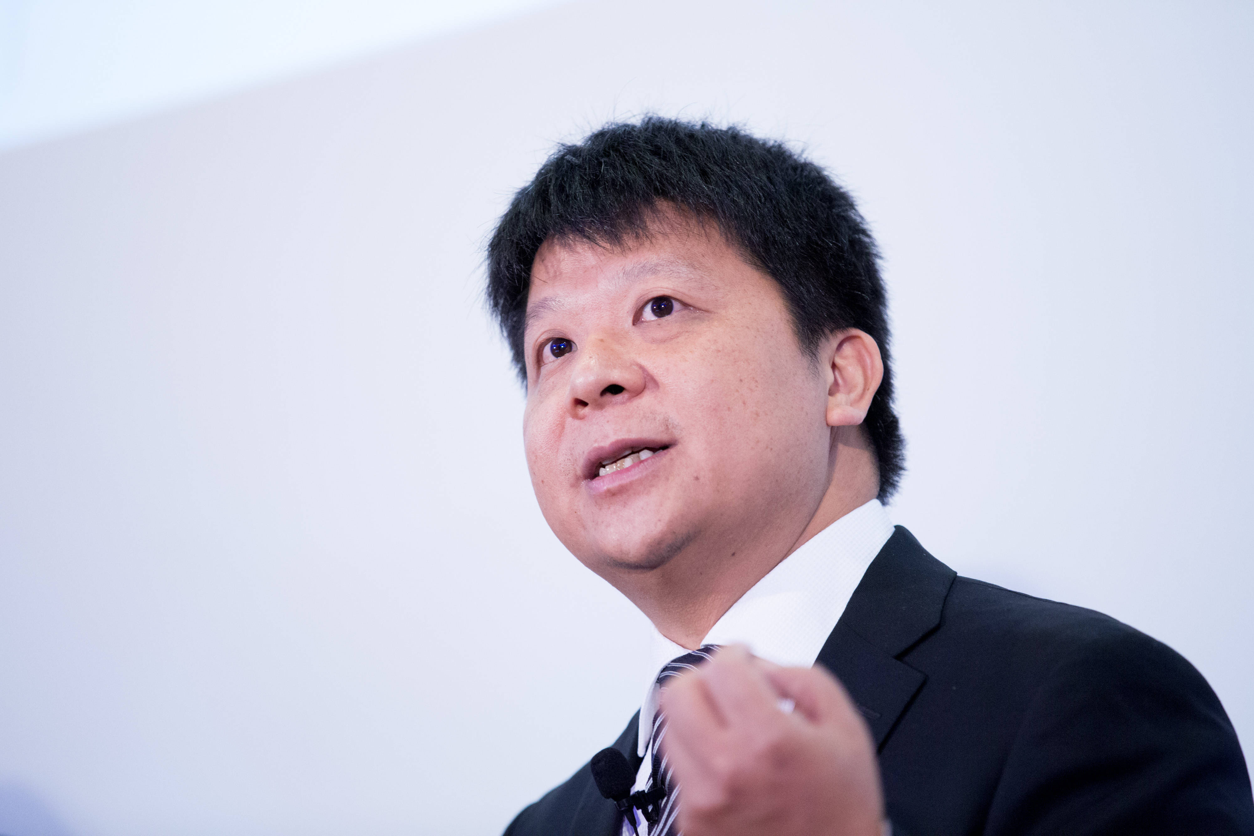 华为郭平发布新年致辞2022年华为要有质量地活下来