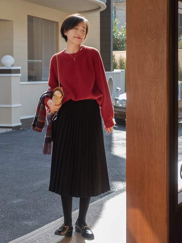 黑色 喜庆的红色毛衣，这样穿更显气质，很适合跨年穿，太接地气了