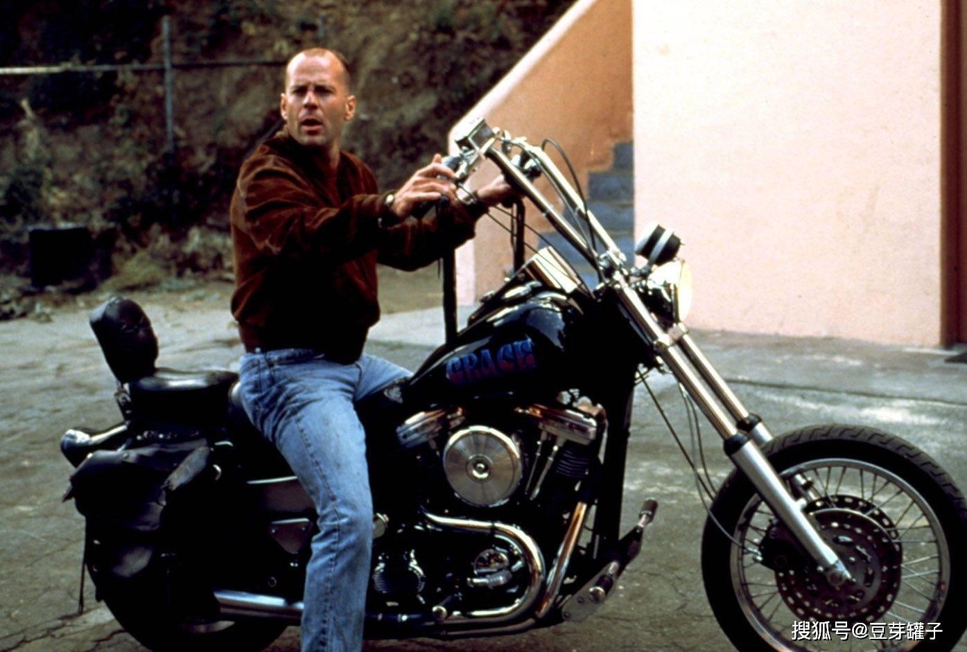 时代|《低俗小说》：后现代经典电影，影响一个时代的经典神作