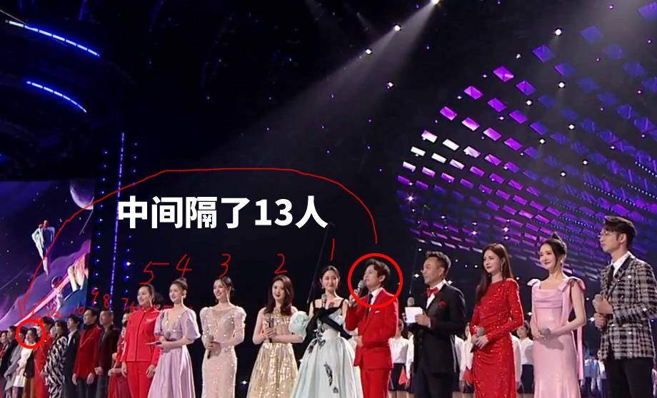 穿越|何炅和吴昕相拥,天天兄弟秀戒指,尴尬了多少人?