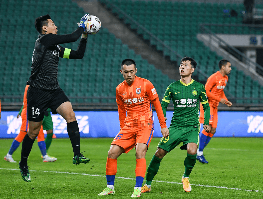 陣容|泰山隊(duì)打海港預(yù)計(jì)首發(fā)，三外援領(lǐng)銜主力出戰(zhàn)，只有邊路一個(gè)懸念