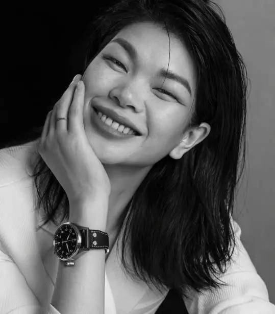 那个一丑成名没有任何辱华行为的眯眯眼超模被骂惨了