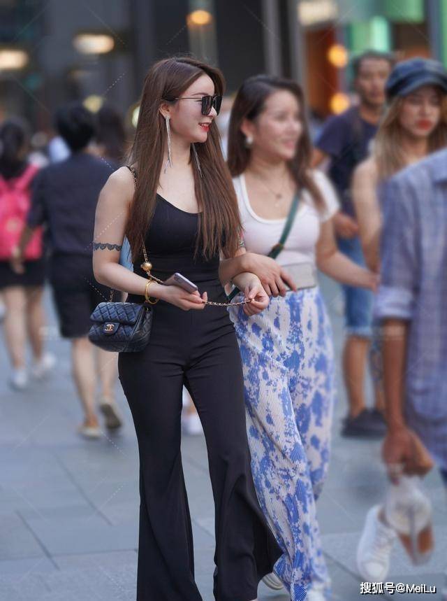 高跟鞋 瑜伽裤带来魅惑体态,显瘦又有气质,甜美气息尽显