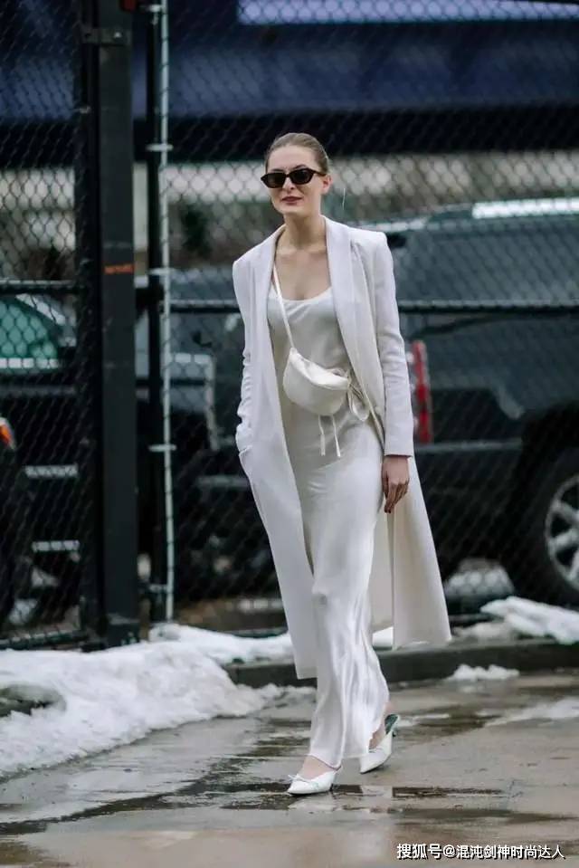 毛衣 冬天穿大衣,内搭很关键,这4种上身率极高,不臃肿还时髦