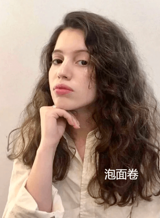卷发选好合适发型对我们的气质有很大提升